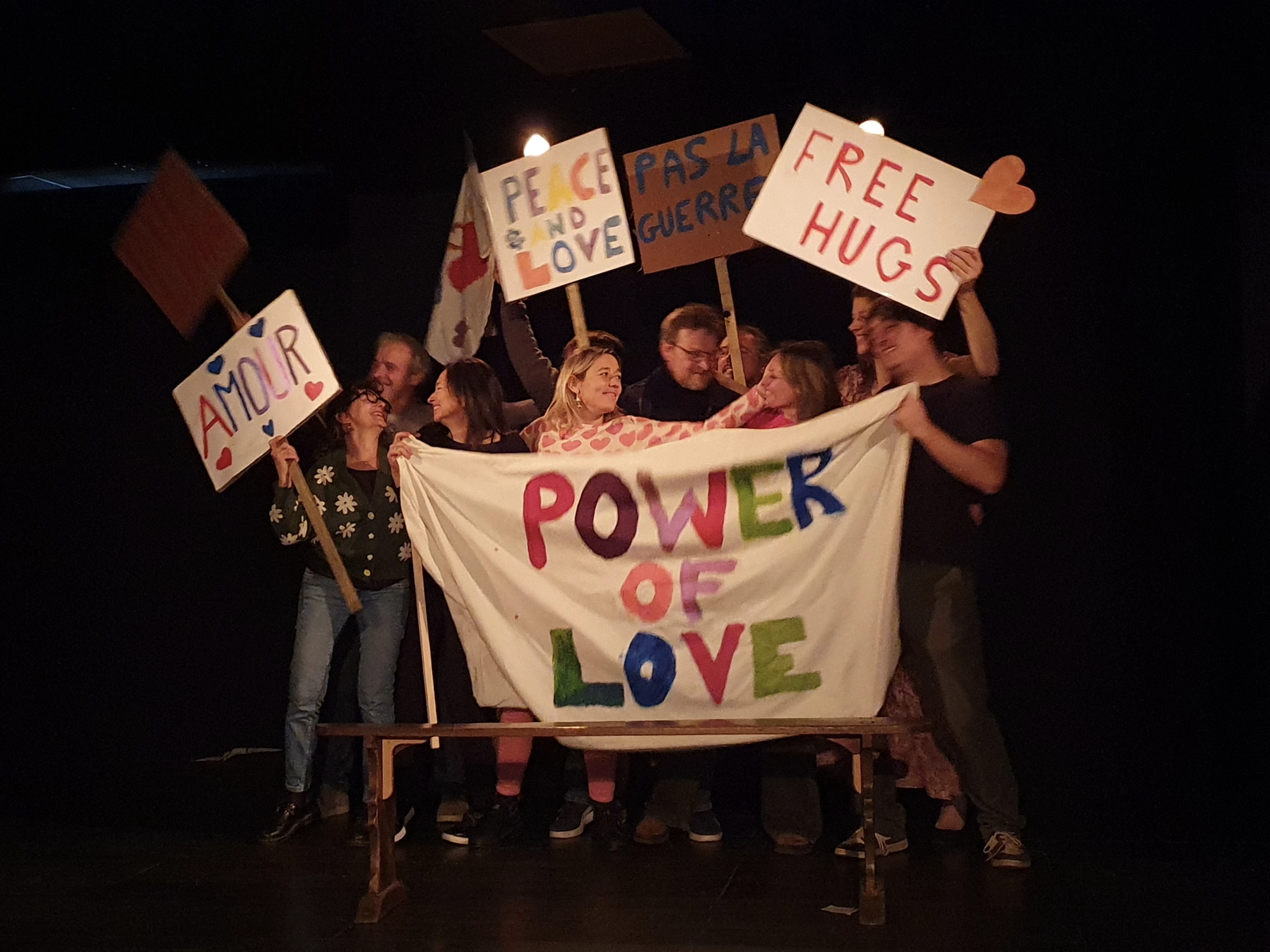 La troupe en action – Brèves de trottoirs